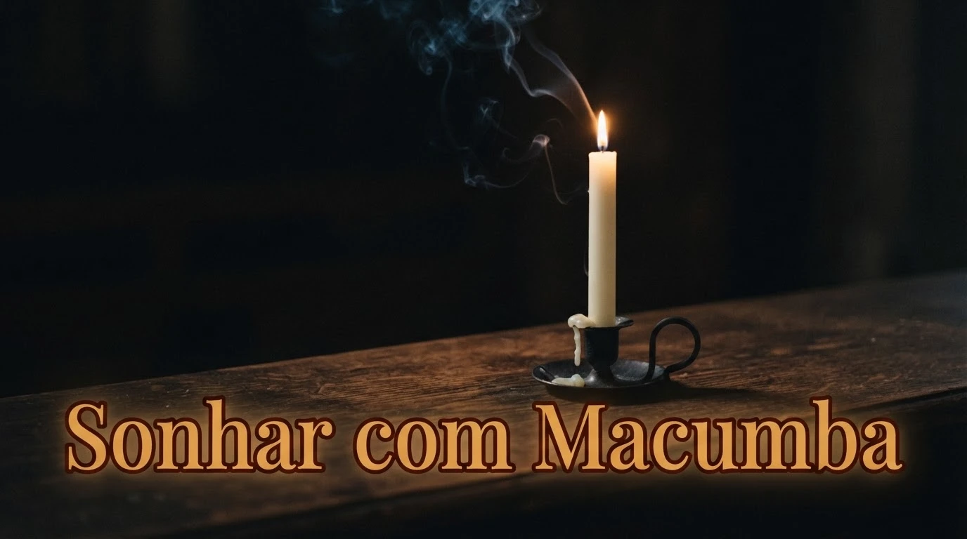 Vela branca acesa sobre madeira à noite, simbolizando a proteção e a energia espiritual do sonho com macumba.